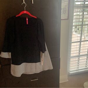 IC COLLECTION Black Blouse with White Checkered Hem